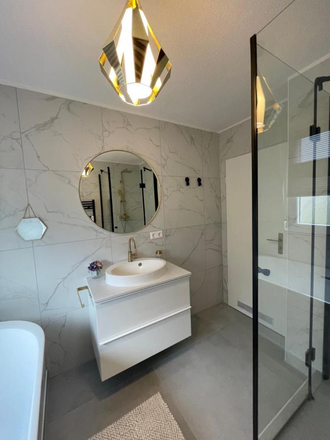 Luxus Apartment Am Fremersberg - Zentral - Mit Sauna & Badewanne Baden-Baden Luaran gambar